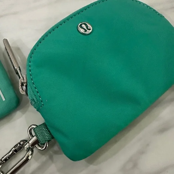 Lululemon Athletica Green Key Card Holder Set - Picture 4 of 8